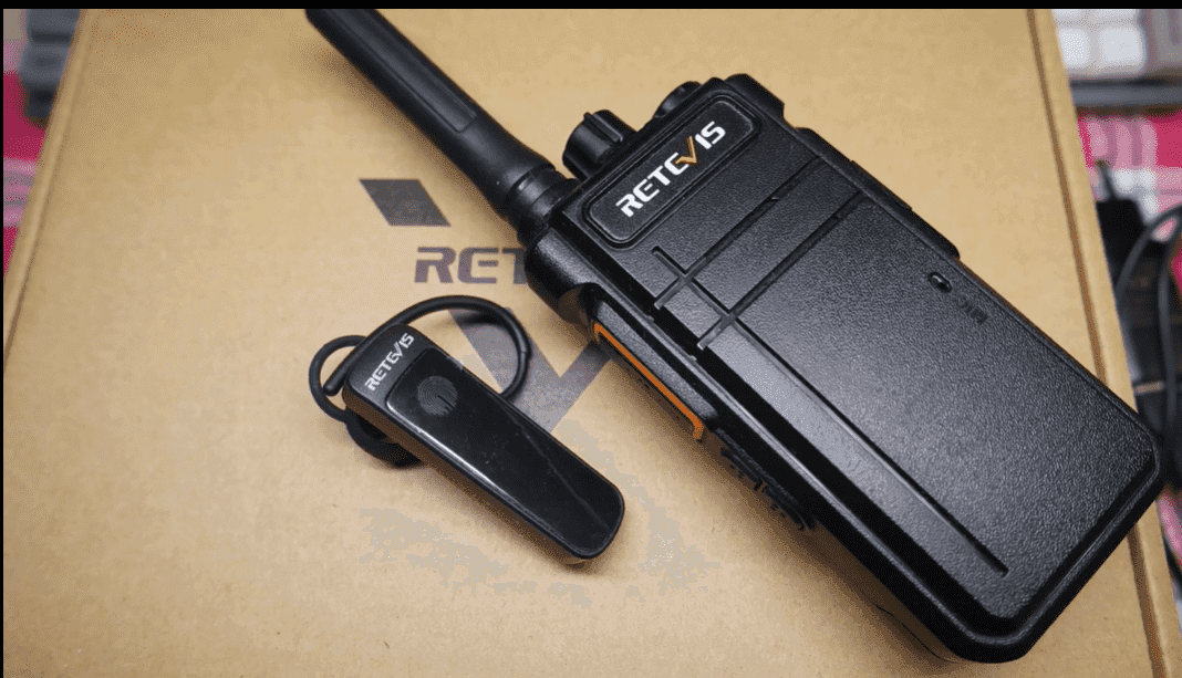 RB637 Two-Way Radio with Bluetooth Headset